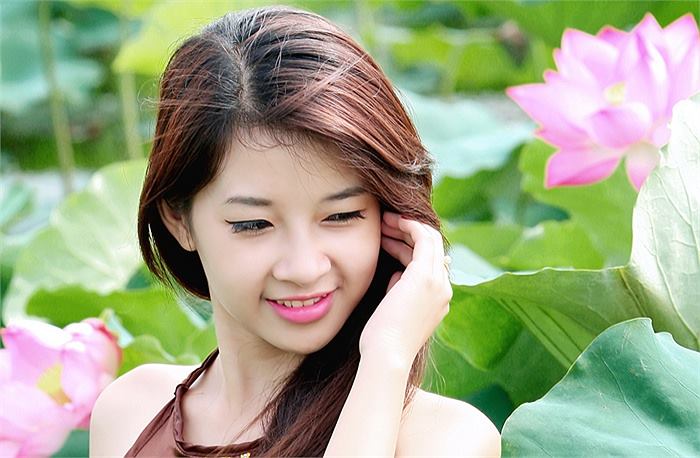 Gái Xinh 2002 Phong Cách Thanh Lịch Tôn Vinh Vẻ Đẹp Tự Nhiên